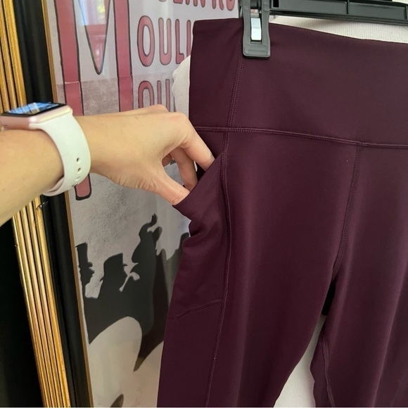 Victoria's Secret Essential High-Rise Pocket Merlot/ Dark Purplish Red Leggings - Picture 5 of 12